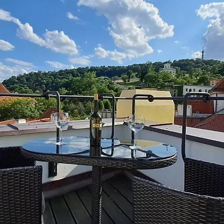 At The Blue Lion & Parking Assistance Apartment Prague Exterior photo
