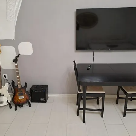 At The Blue Lion & Parking Assistance Apartment Prague Room photo