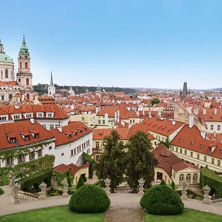 At The Blue Lion & Parking Assistance Apartment Prague Exterior photo